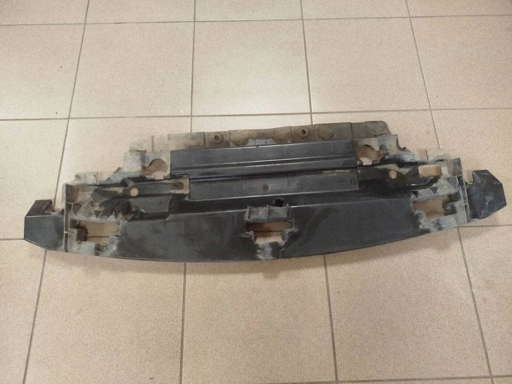 Esistange kinnitusklamber – Subaru B9 Tribeca (2006-2007)