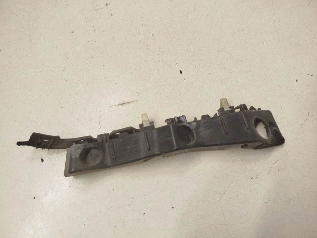 Priekšējā bampera turētājs 86513D4000