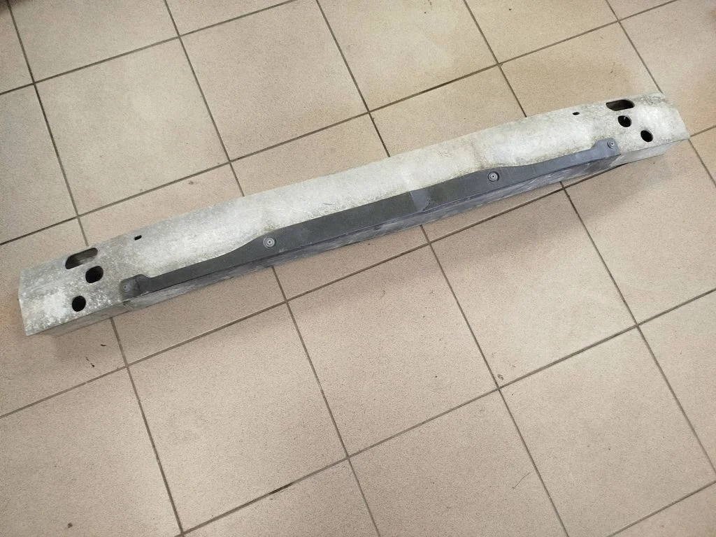 Belka zderzaka przedniego