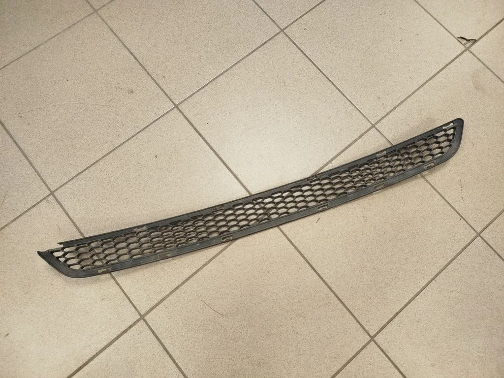 Front bumper lower grill 865804H000