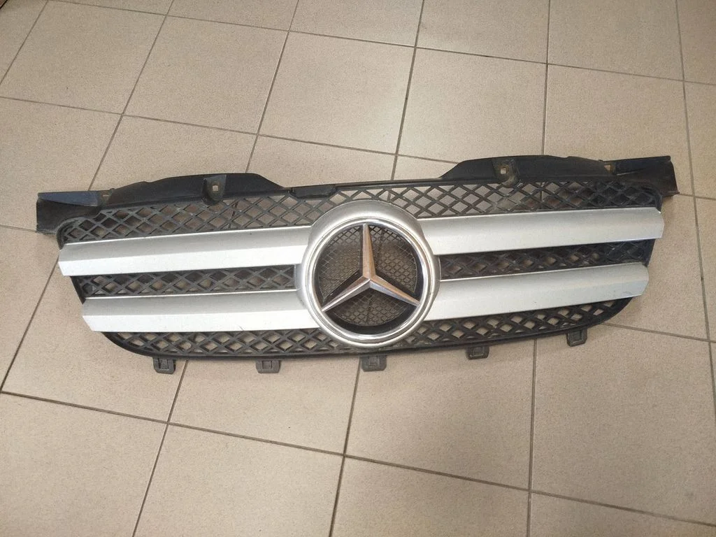 Atrapa górna (grill) A9068800385