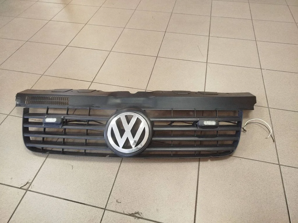 Front bumper upper radiator grill – Volkswagen Transporter - Caravelle T5 (2003-2015)