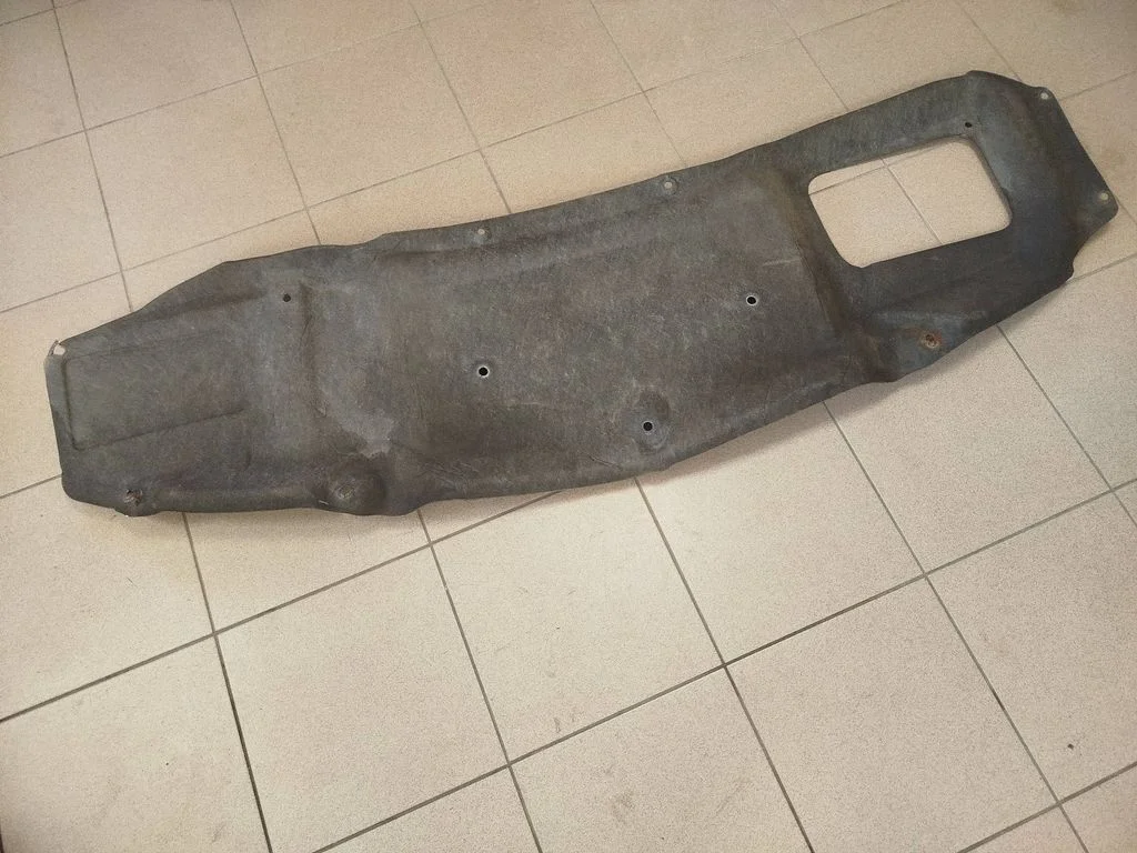 Garso izoliacija variklio dangčio