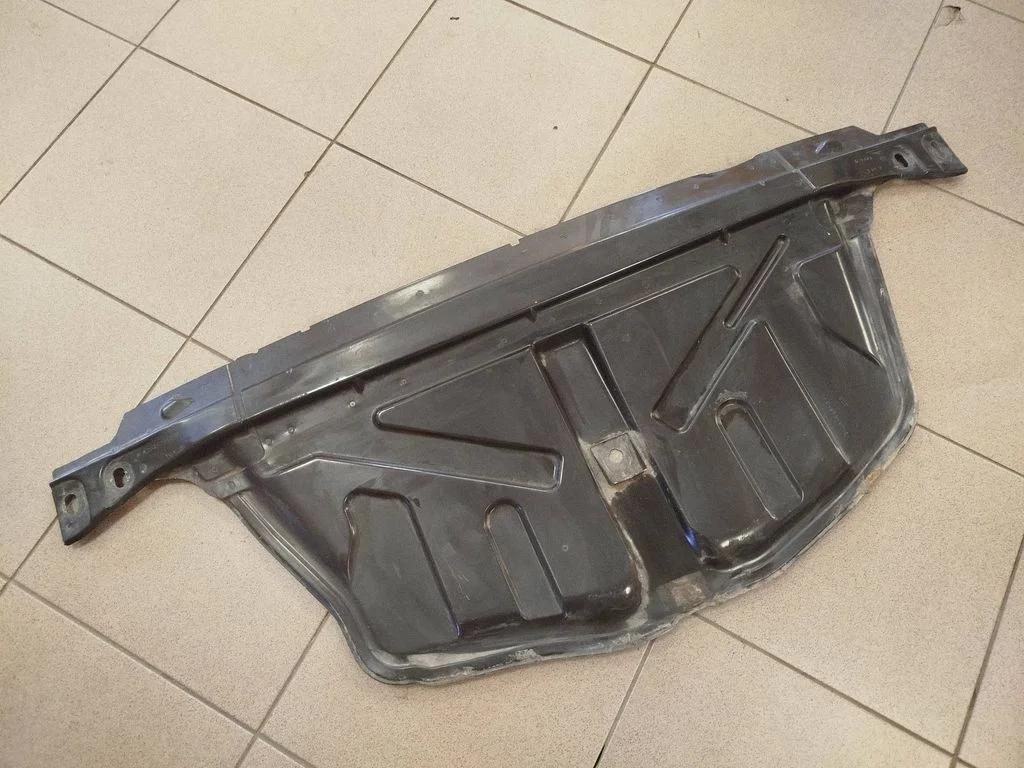 Garso izoliacija variklio dangčio