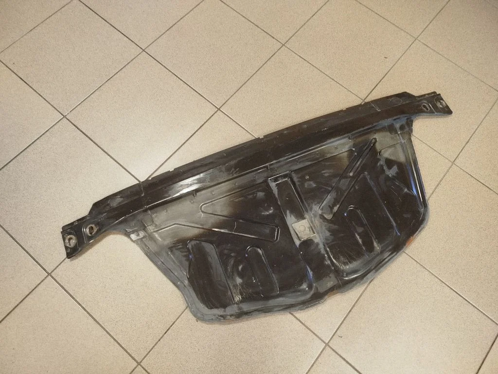 Garso izoliacija variklio dangčio