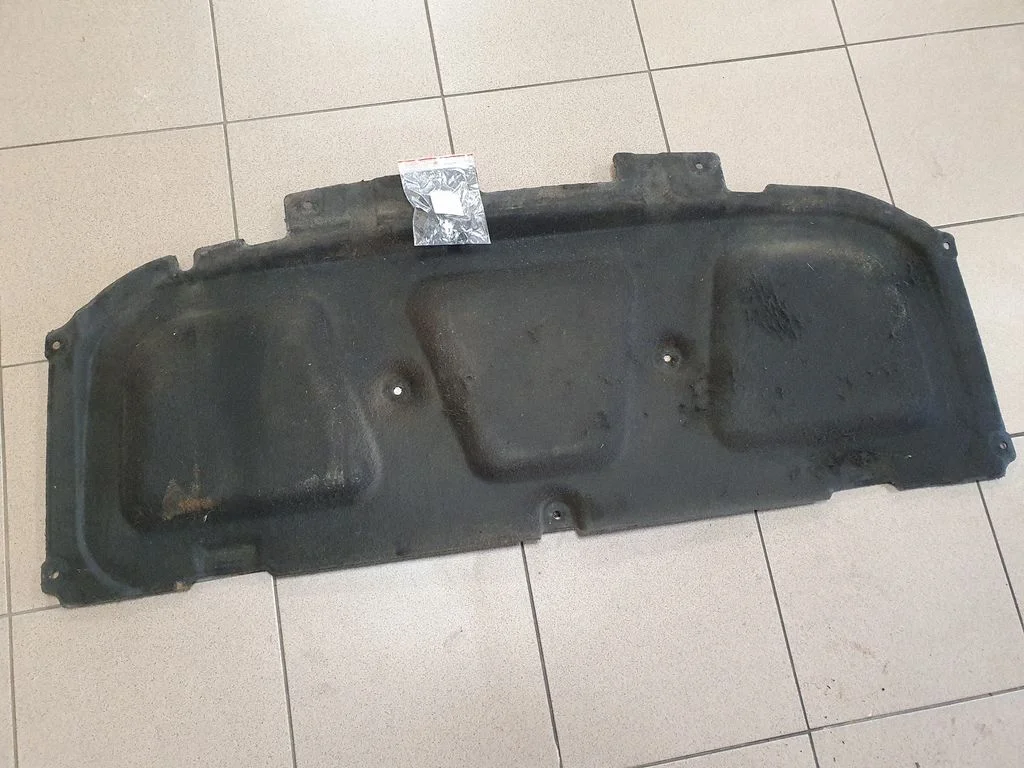 Garso izoliacija variklio dangčio