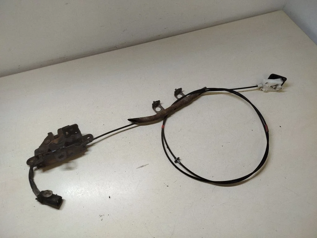 Engine bonnet/hood lock/catch – Toyota Land Cruiser (J120) (2002-2009)