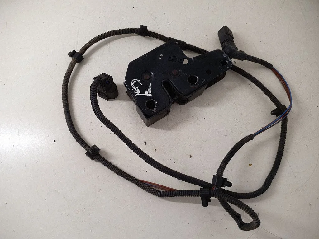 Engine bonnet/hood lock/catch