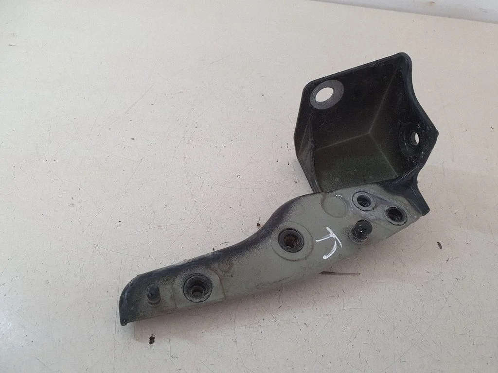 Fender mounting bracket HK8316291BC