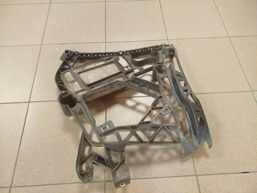 Rear bumper mounting bracket A1668800812