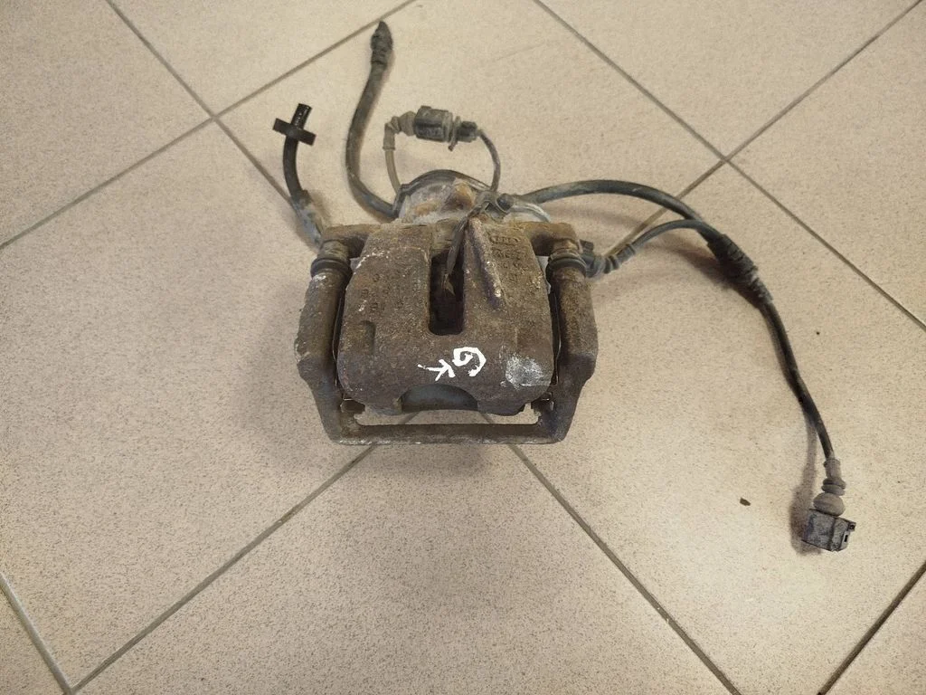 Rear brake caliper – left