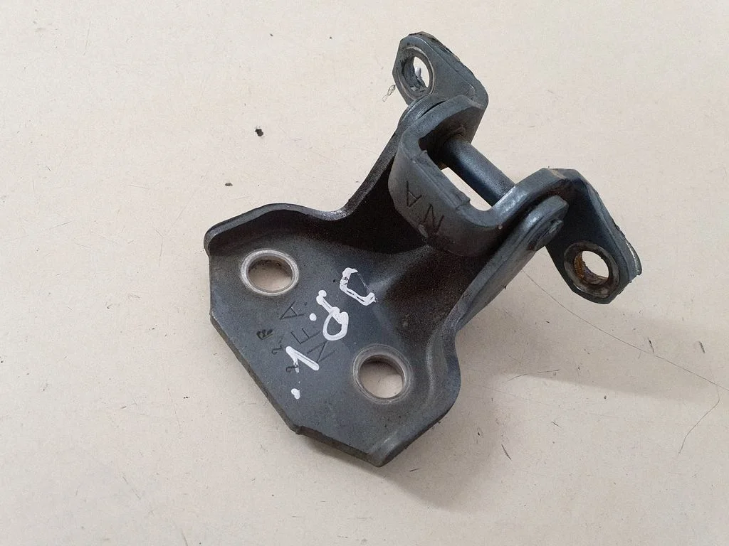 Front door upper hinge – Subaru Forester SH (2008-2013)
