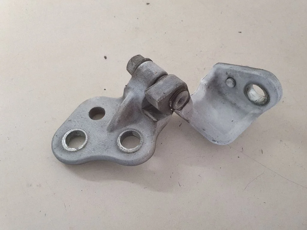 Esiukse alumine hing BK21V22810AF