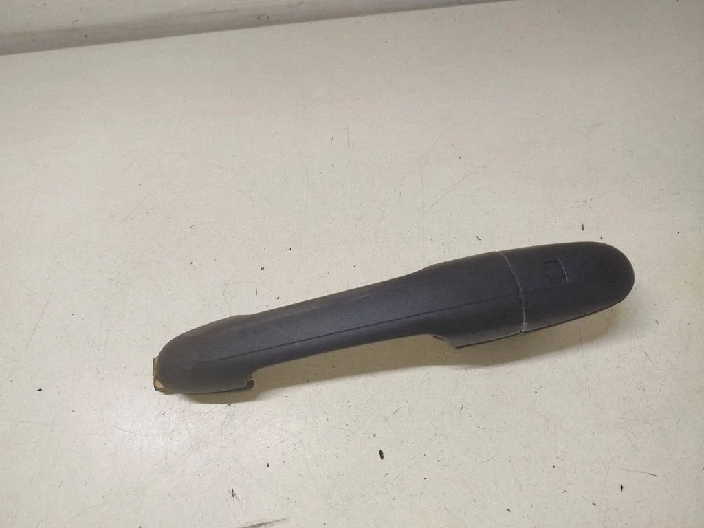 Front door exterior handle – left