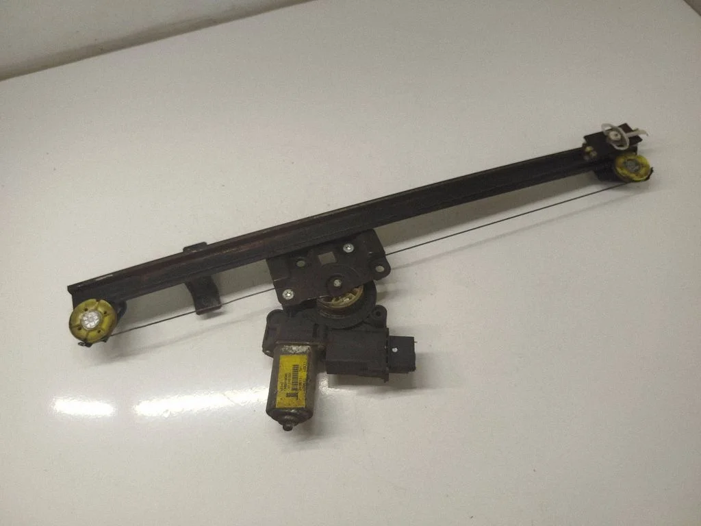 Priekinio el. lango pakėlimo mechanizmo komplektas
