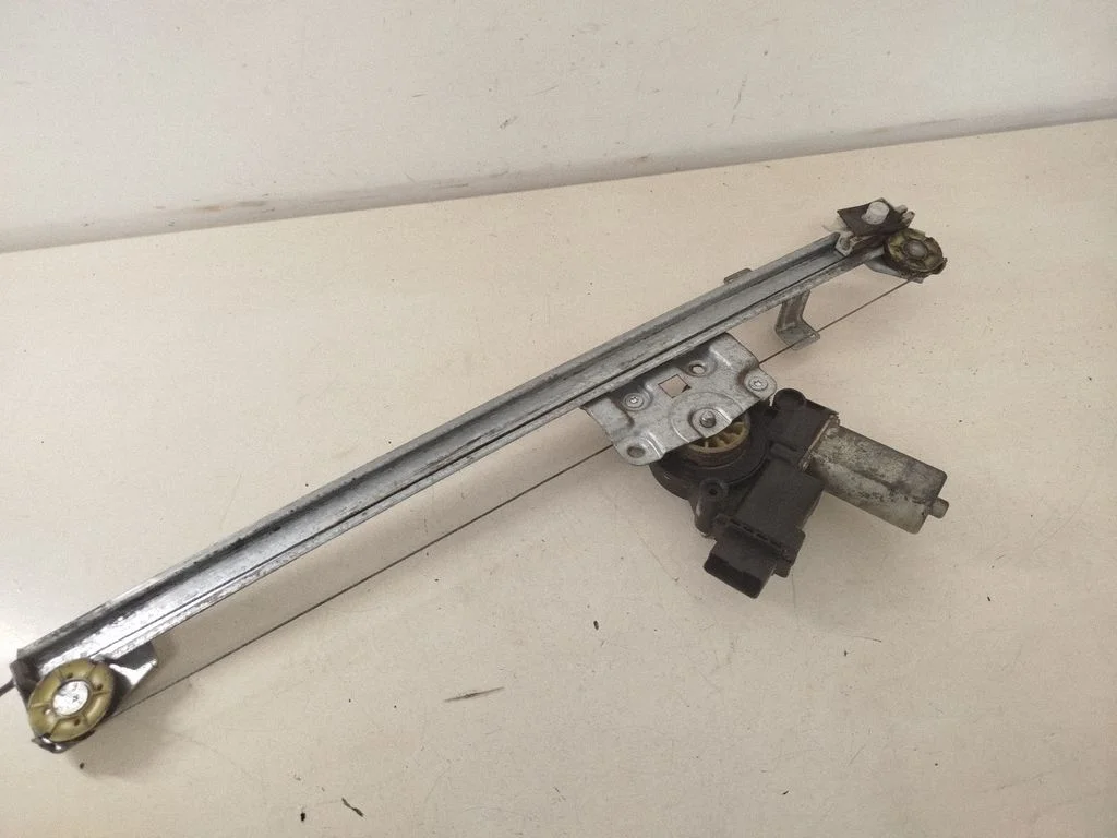 Priekinio el. lango pakėlimo mechanizmo komplektas