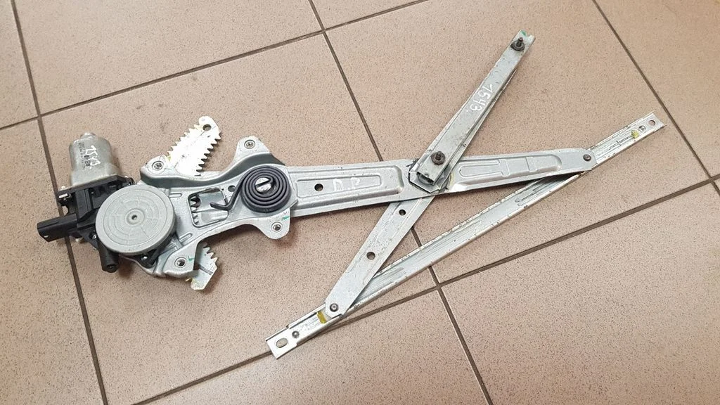 Priekinio el. lango pakėlimo mechanizmo komplektas