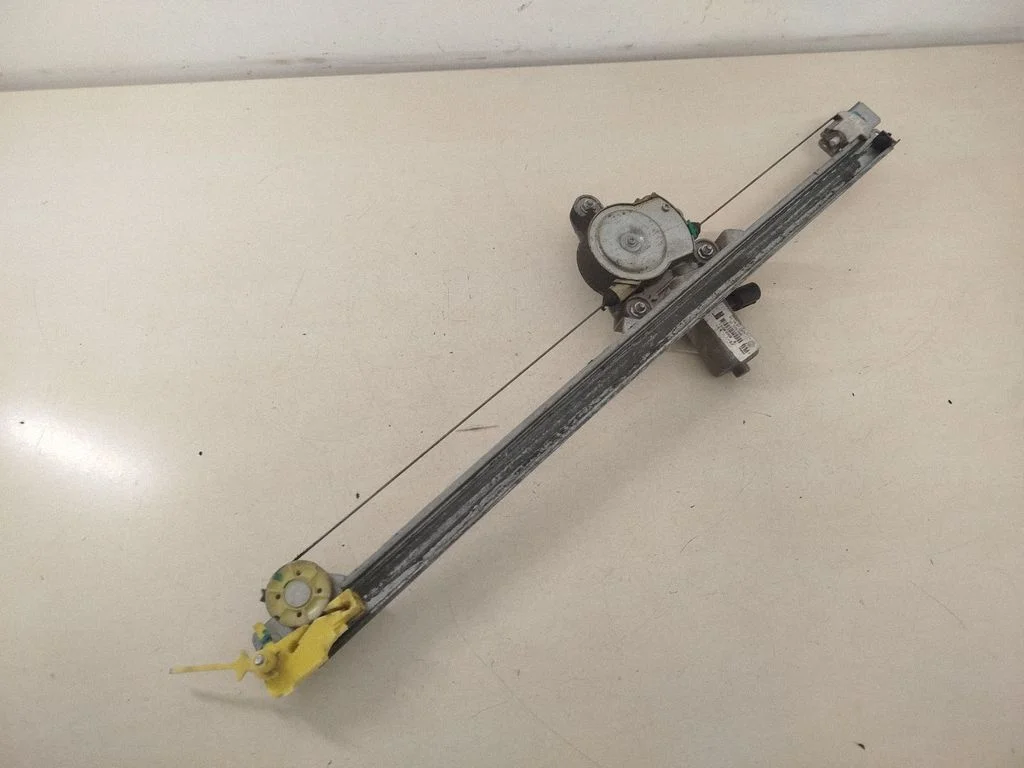 Priekinio el. lango pakėlimo mechanizmo komplektas