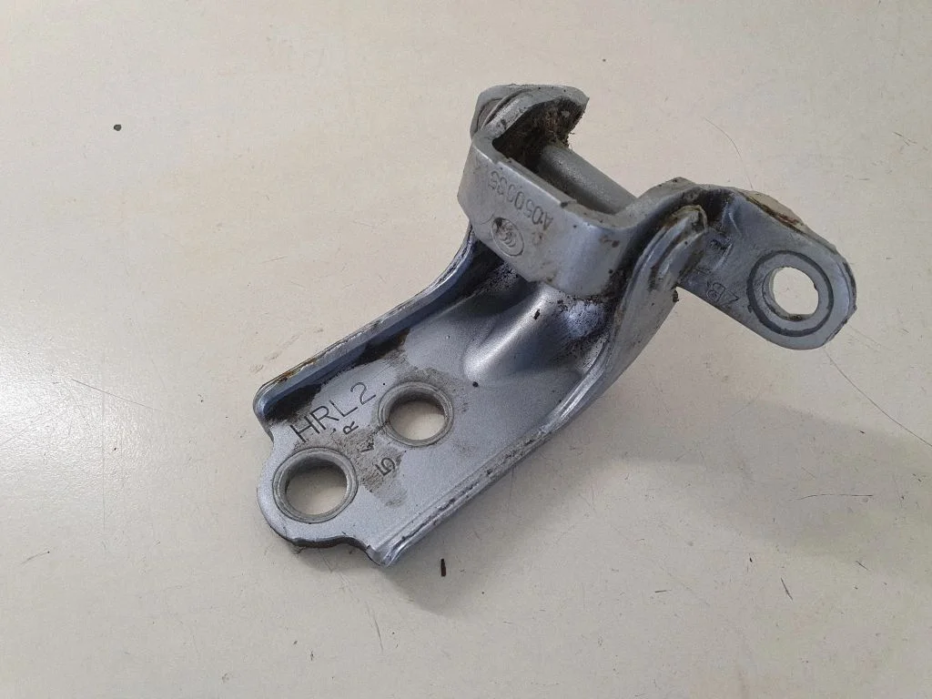 Rear door lower hinge – right