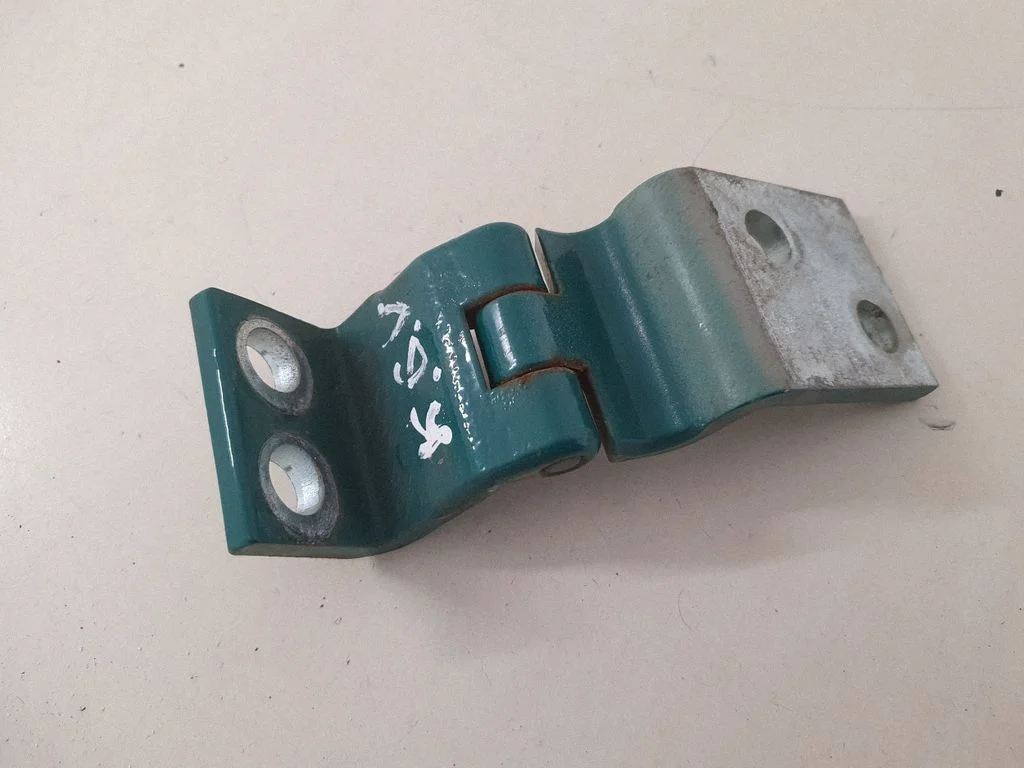 Rear door upper hinge – Volkswagen Transporter - Caravelle T5 (2003-2015)