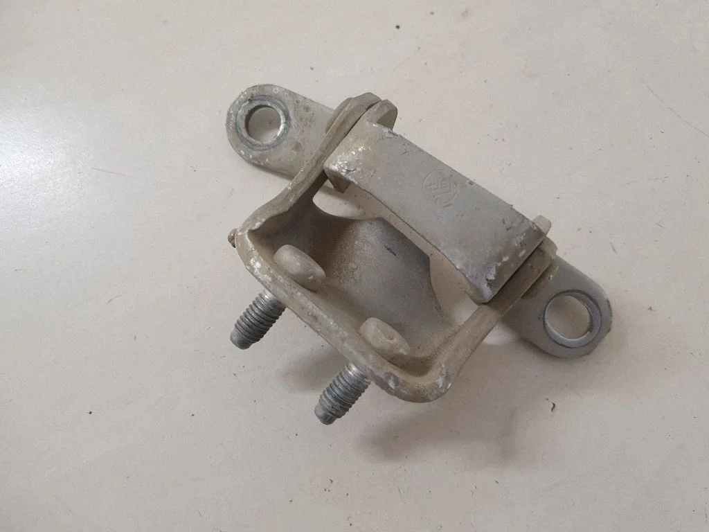 Rear door upper hinge – right