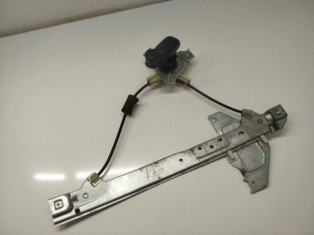 Mechaninis galinio lango pakėlimo mechanizmas