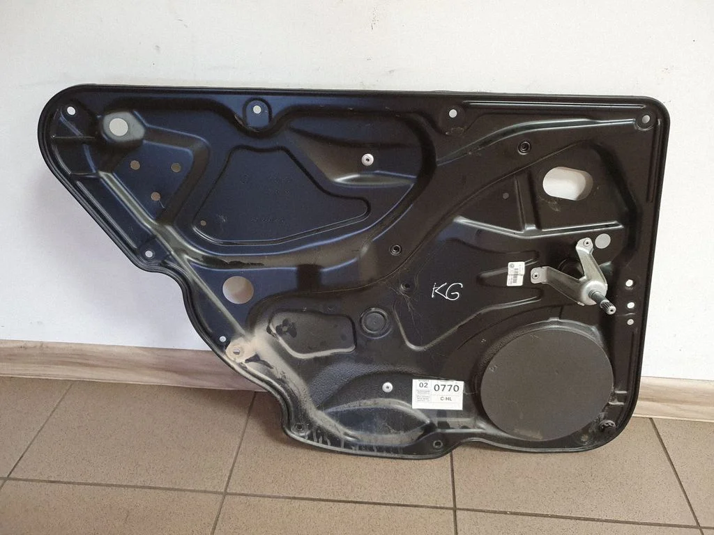 Mechaninis galinio lango pakėlimo mechanizmas
