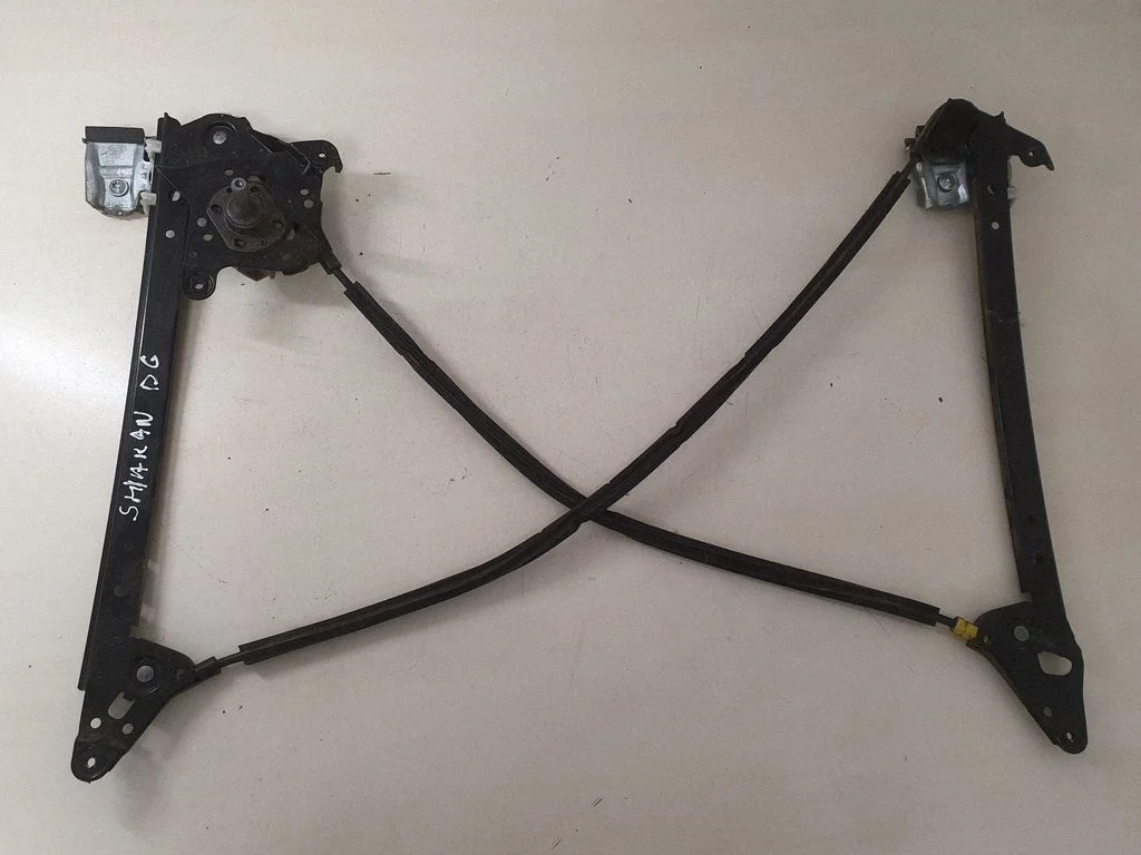 Mechaninis galinio lango pakėlimo mechanizmas