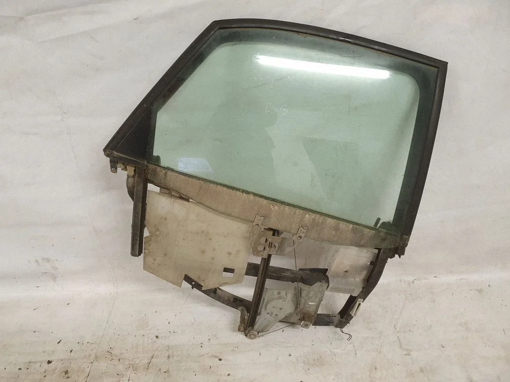 Mechaninis galinio lango pakėlimo mechanizmas