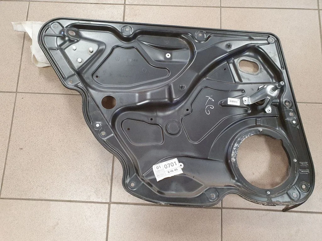 Mechaninis galinio lango pakėlimo mechanizmas