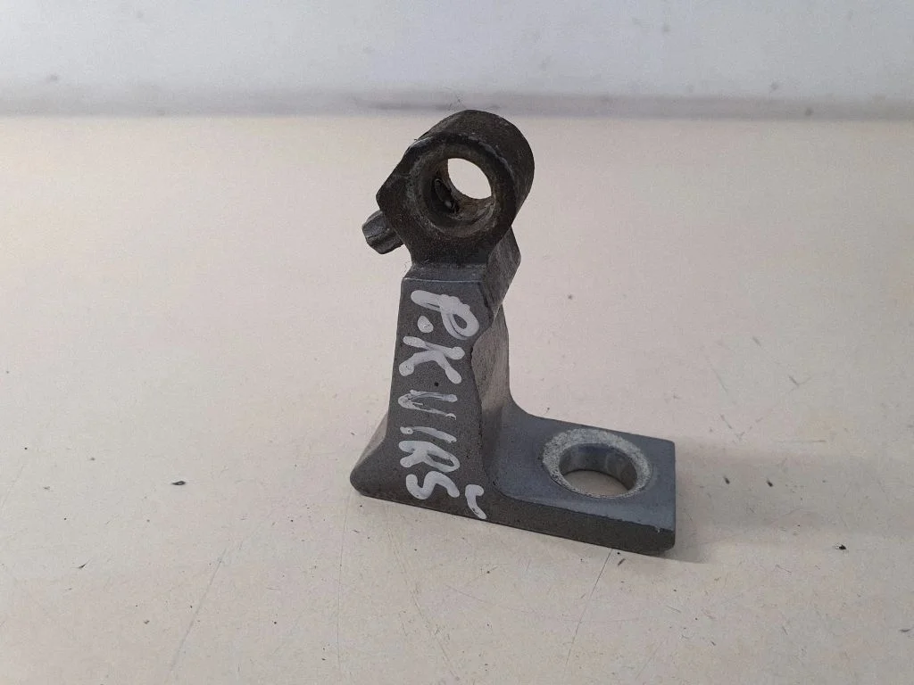 Front door upper hinge 8K0831401D