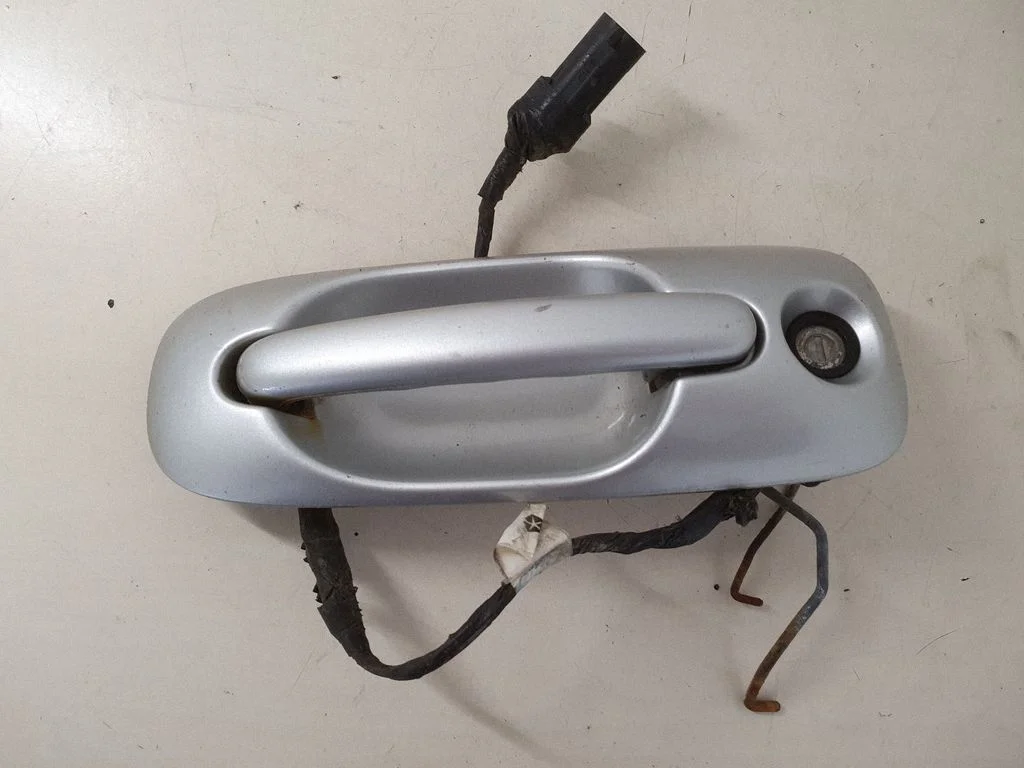 Front door exterior handle – left