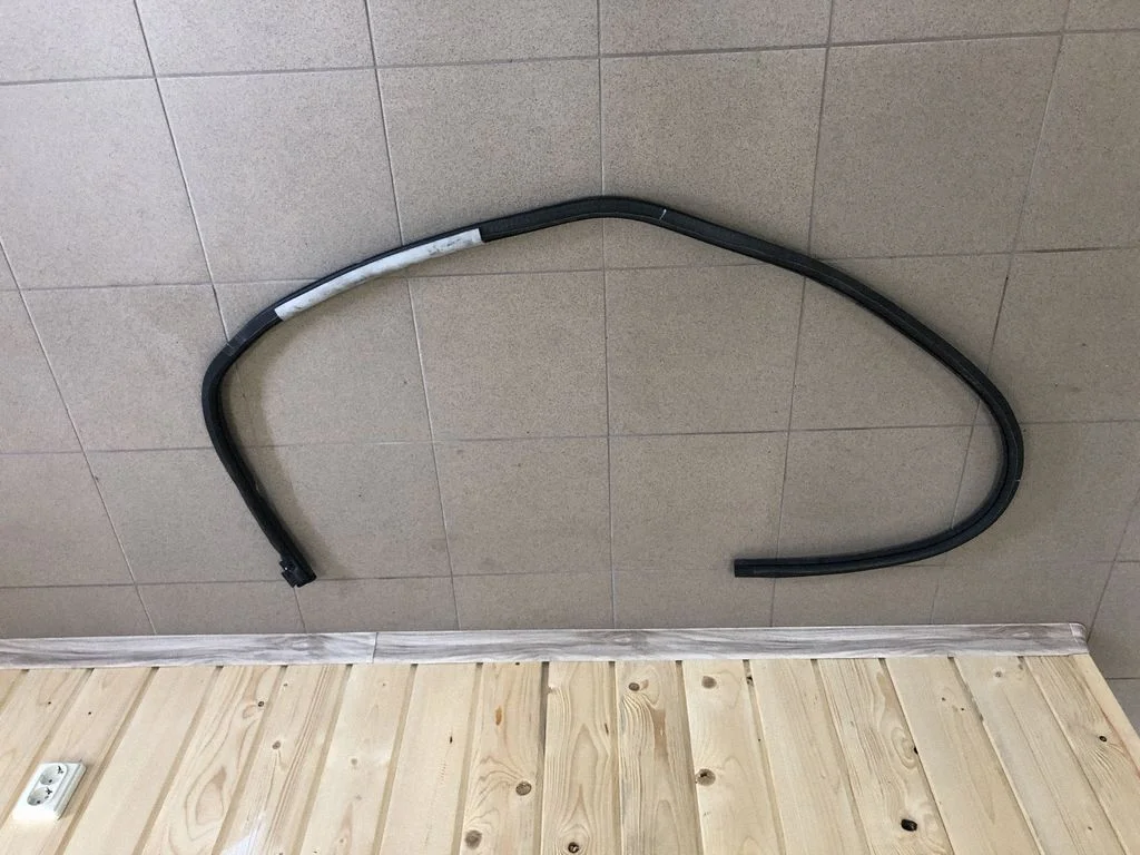 Priekinė sandarinimo guma ant kėbulo