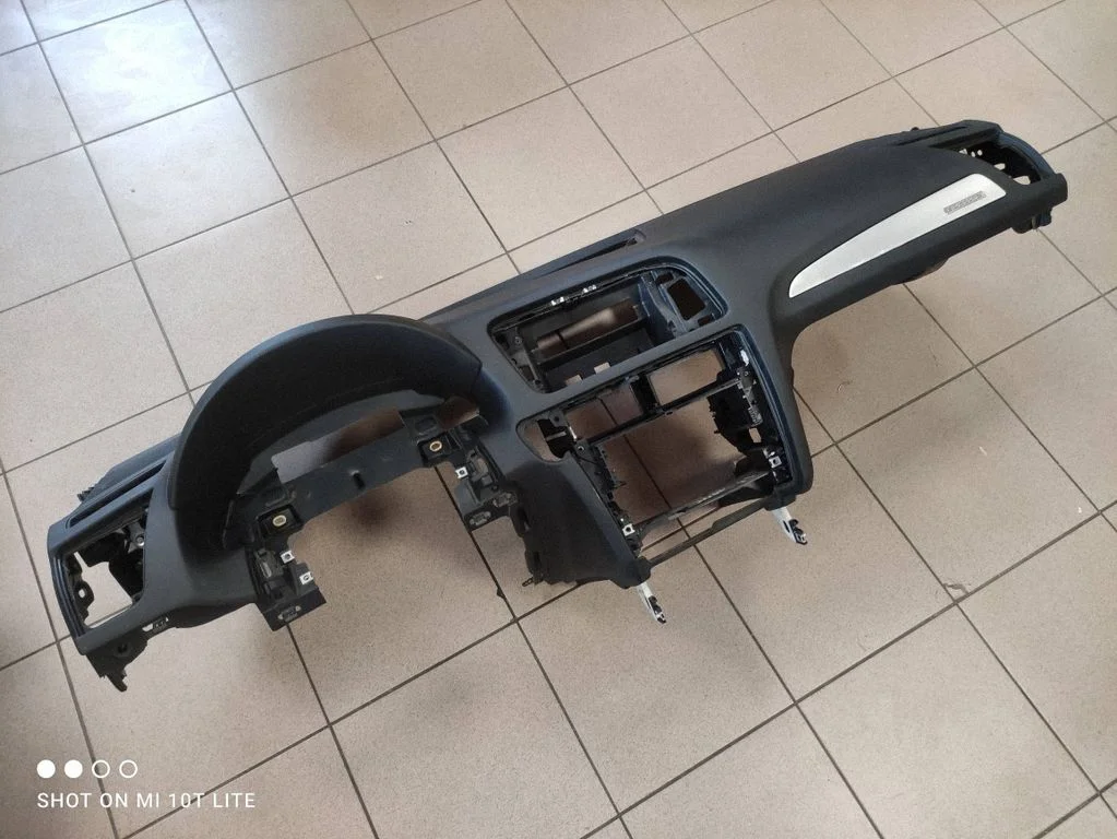 Dashboard 8R1857041F