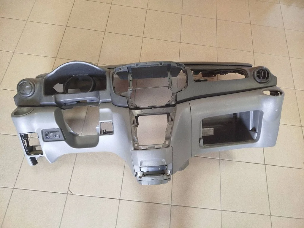 Dashboard 68100BJ06A