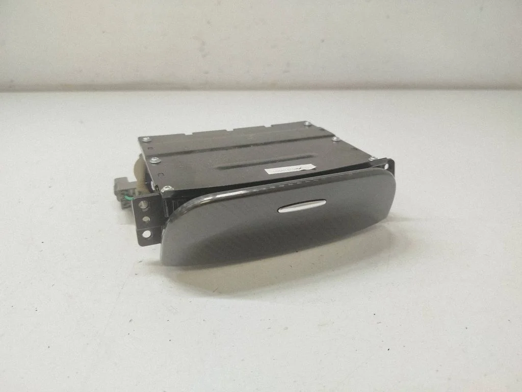 Dashboard storage box/compartment – Hyundai Santa Fe (2006-2012)
