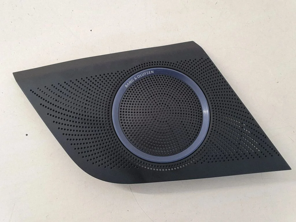 Side speaker trim/cover 8T0857228A
