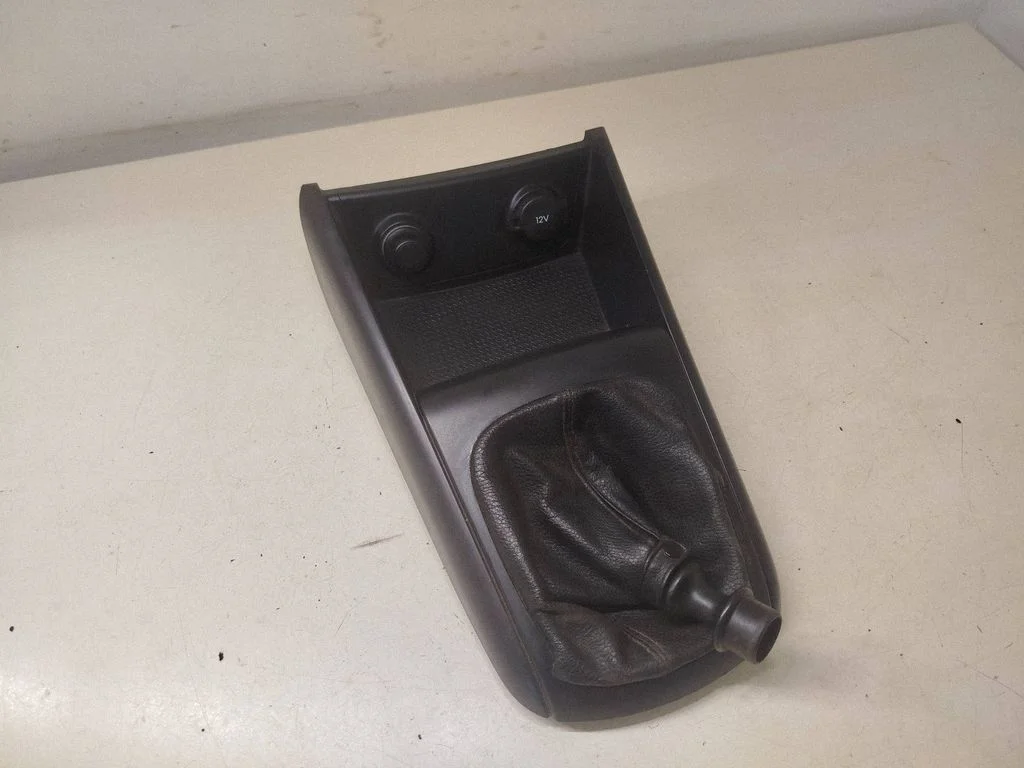 Ramka dźwigni zmiany biegów (plastikowa) 846512L000
