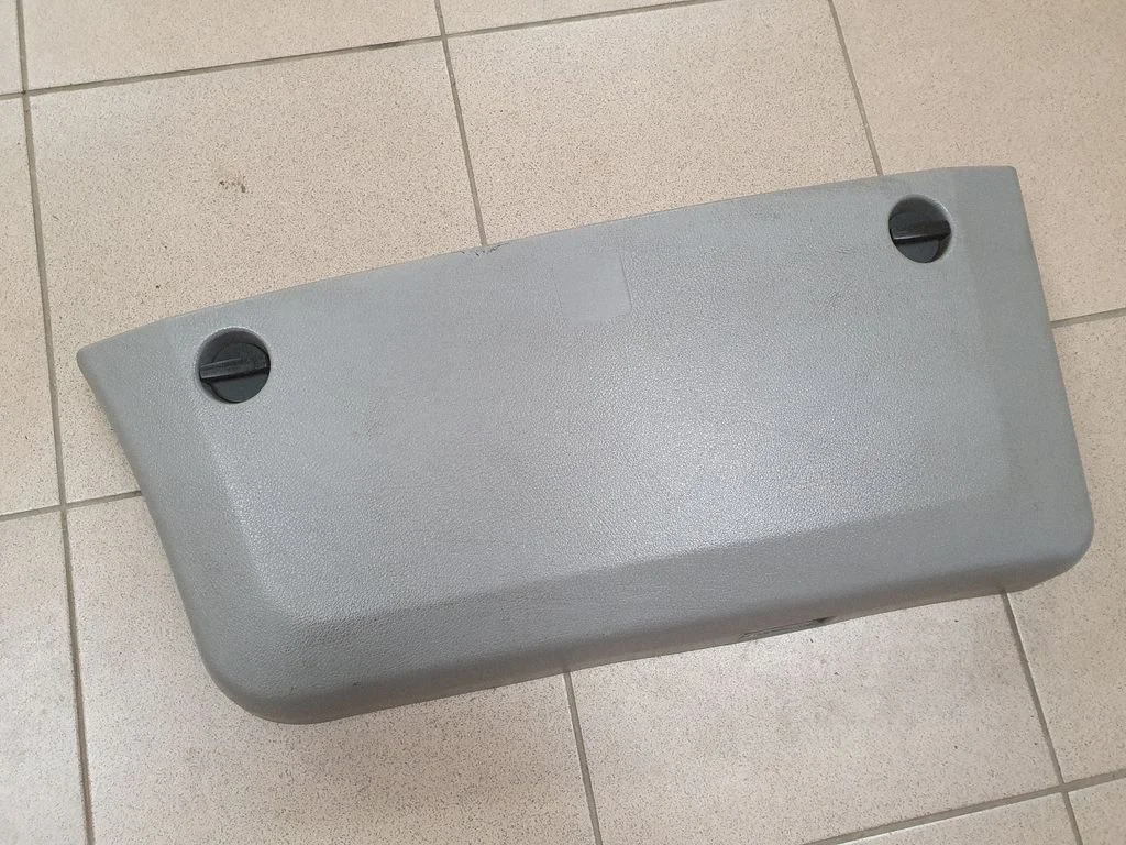 Daiktadėžė priekinių durų