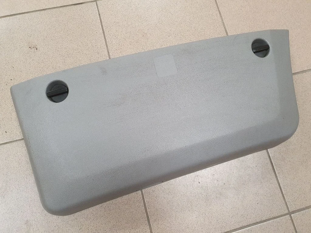 Daiktadėžė priekinių durų