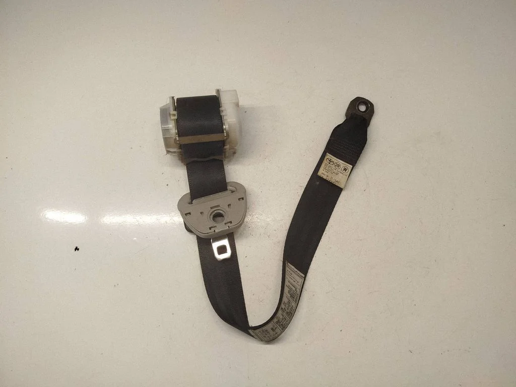 Rear seatbelt 7L1540