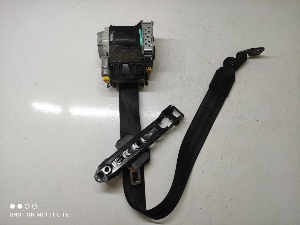 Front seatbelt 8R1857706J