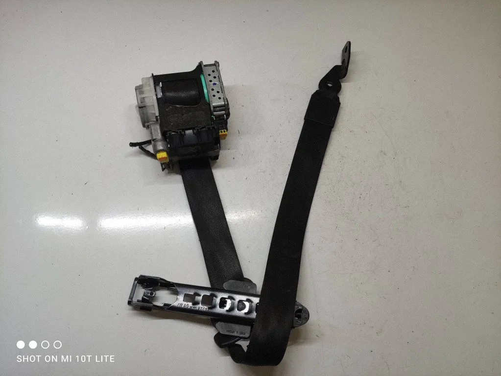 Front seatbelt 8R1857705J