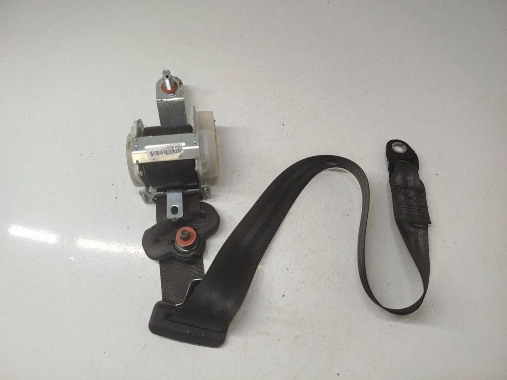 Rear seatbelt 898202B000