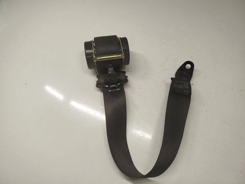 Tagumine turvavöö 619228100C