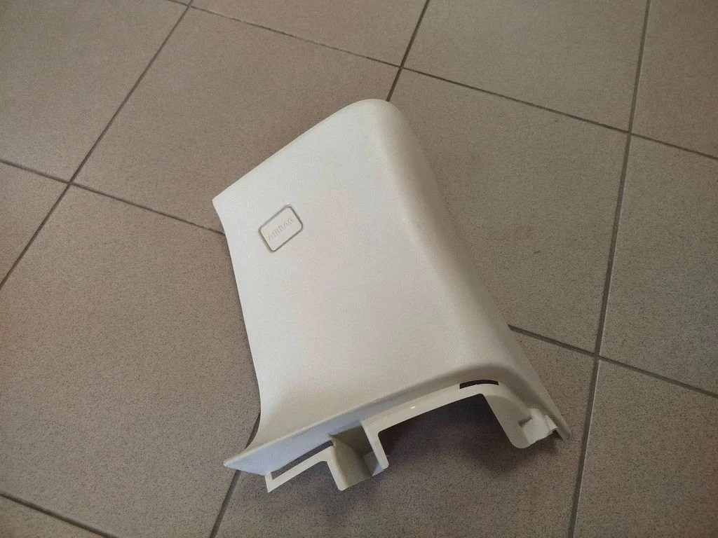 (D) statramsčio apdaila (apatinė)