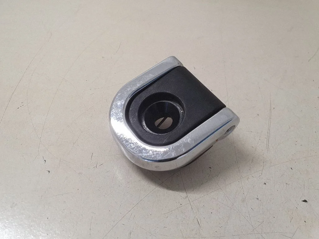 Tie down hook / loop