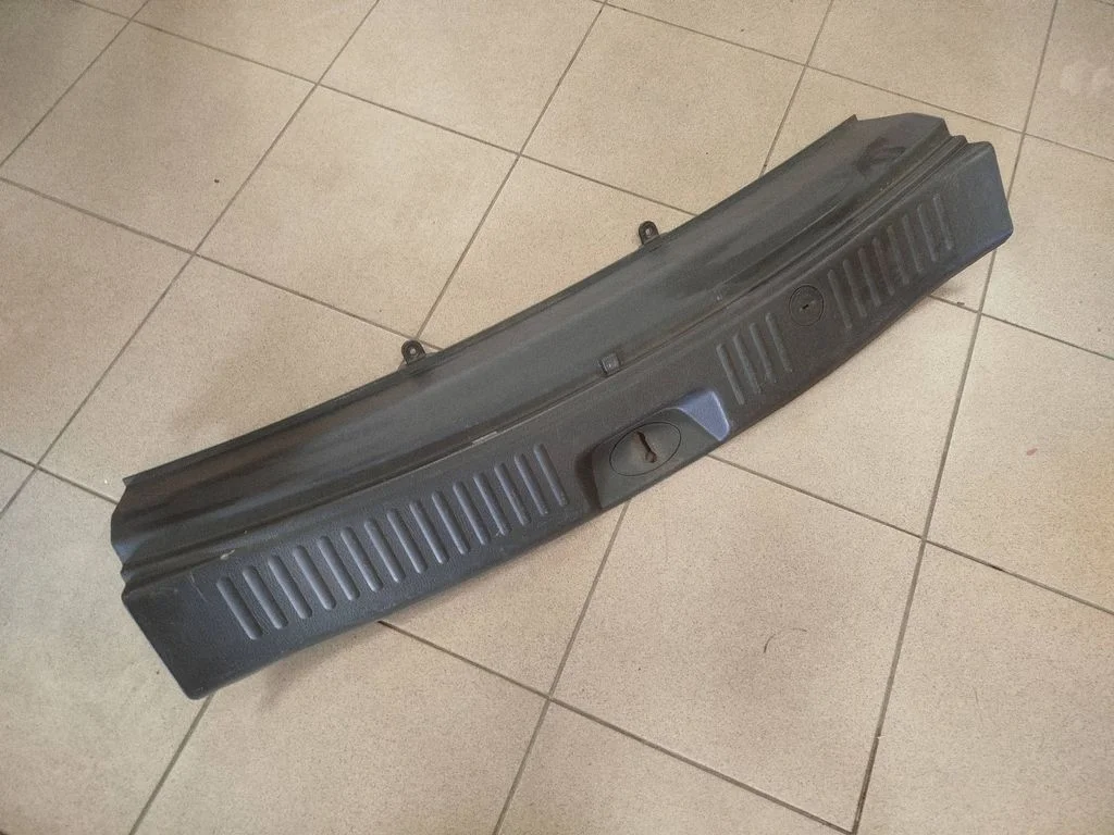 Pagasiruumi läve kaitseviimistlus 857702P000