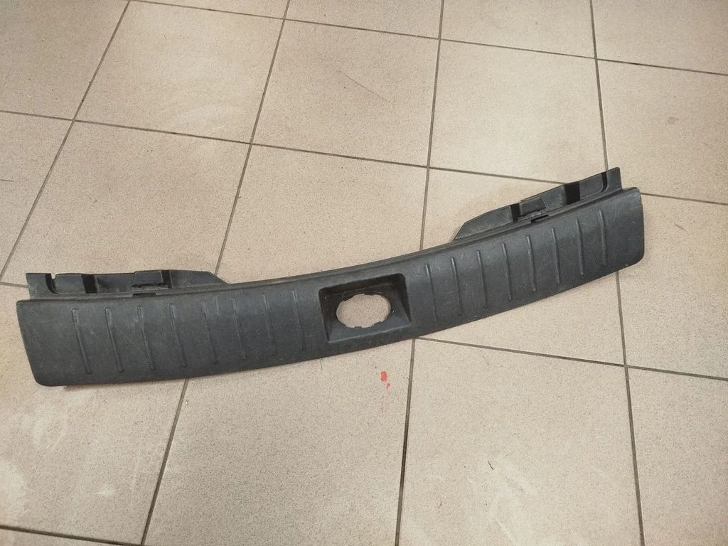 Bagāžnieka sliekšņa apdare 85771D4500