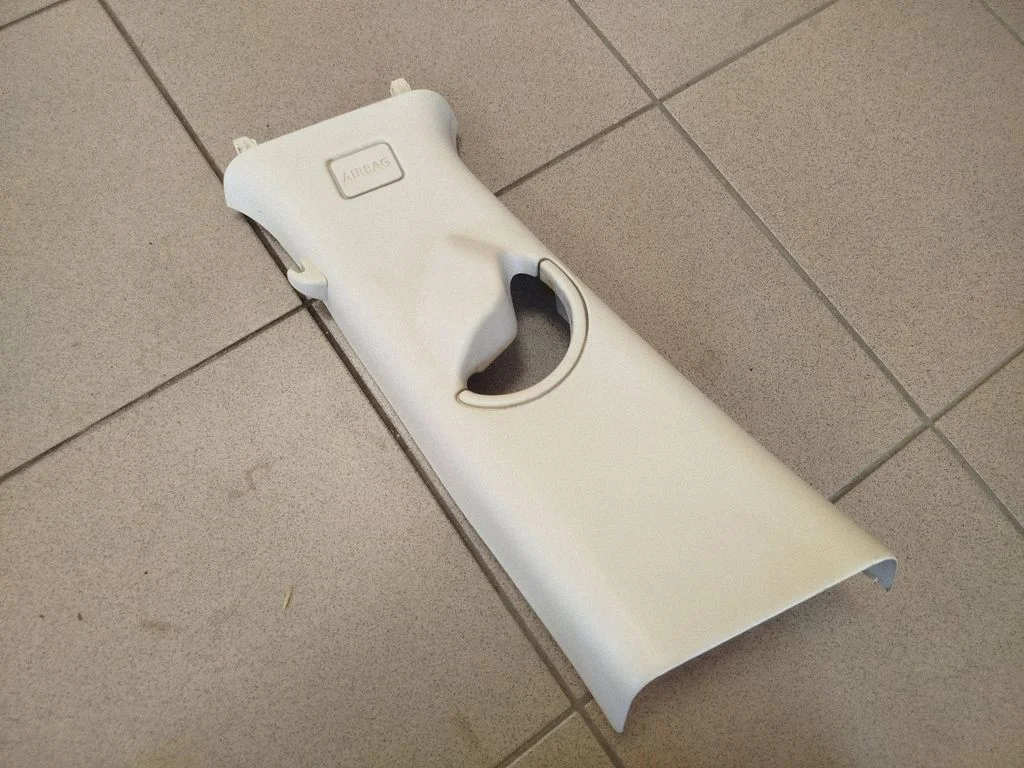 (B) statramsčio apdaila (apatinė)